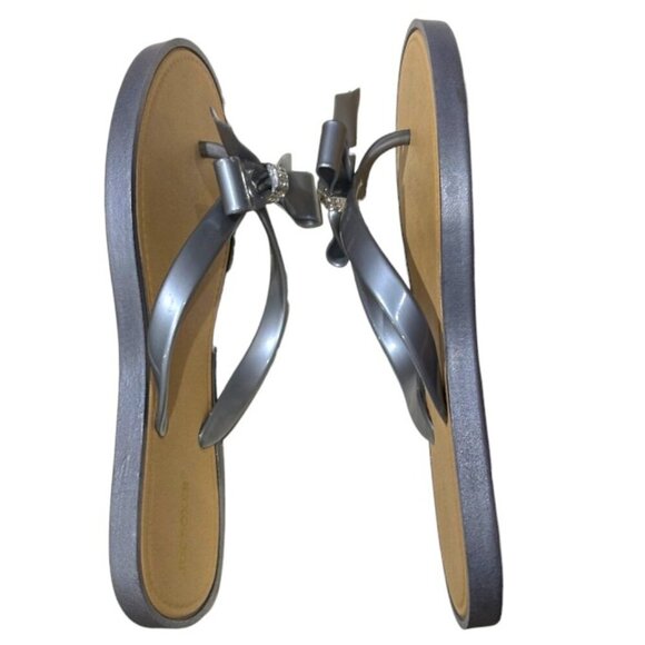Joe Boxer Silver Flip Flops with Bow and Rhinestone Detail Size 7/8 - Picture 5 of 8